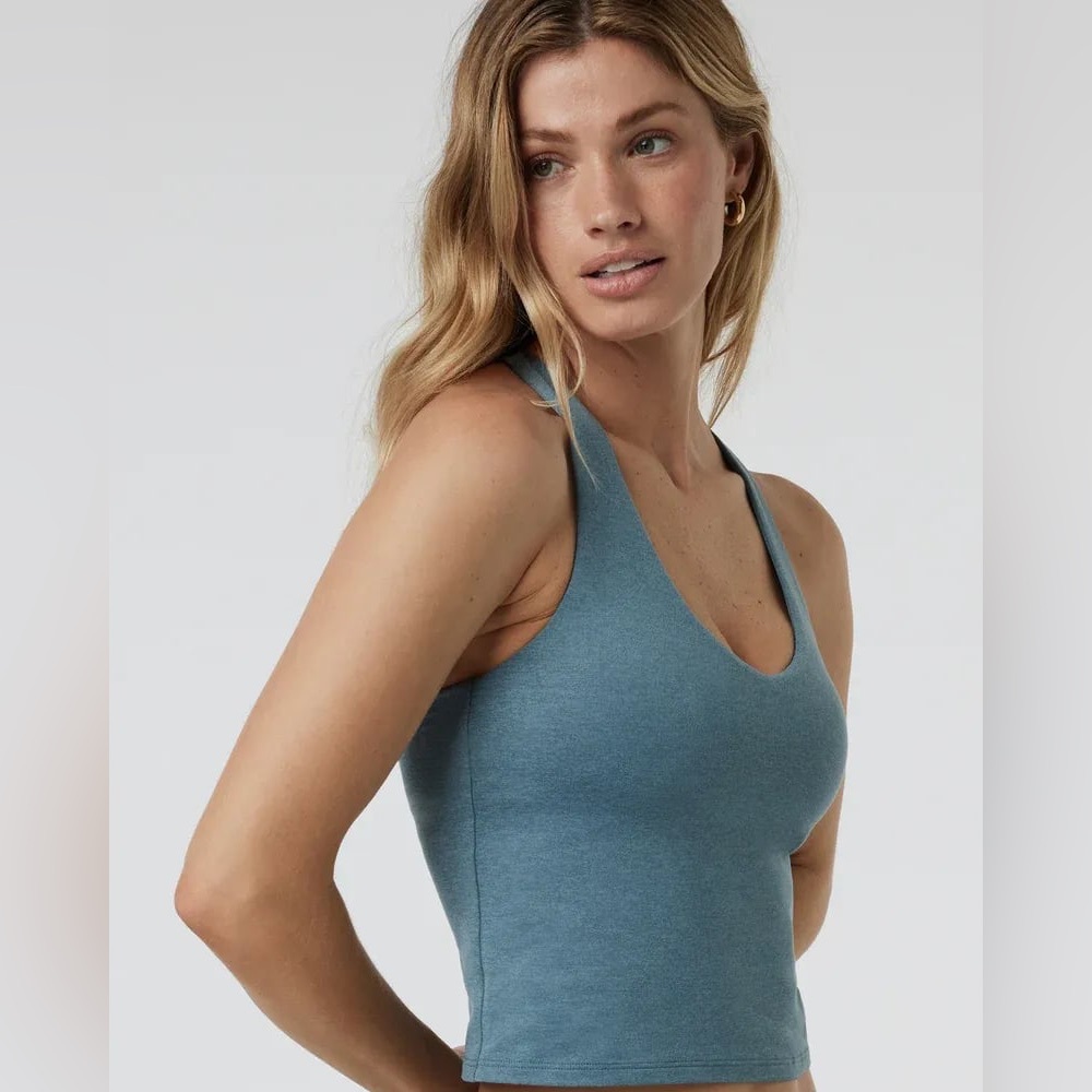 Vuori Halo Performance Crop 2.0 Tank Top in Smoke Blue Heather